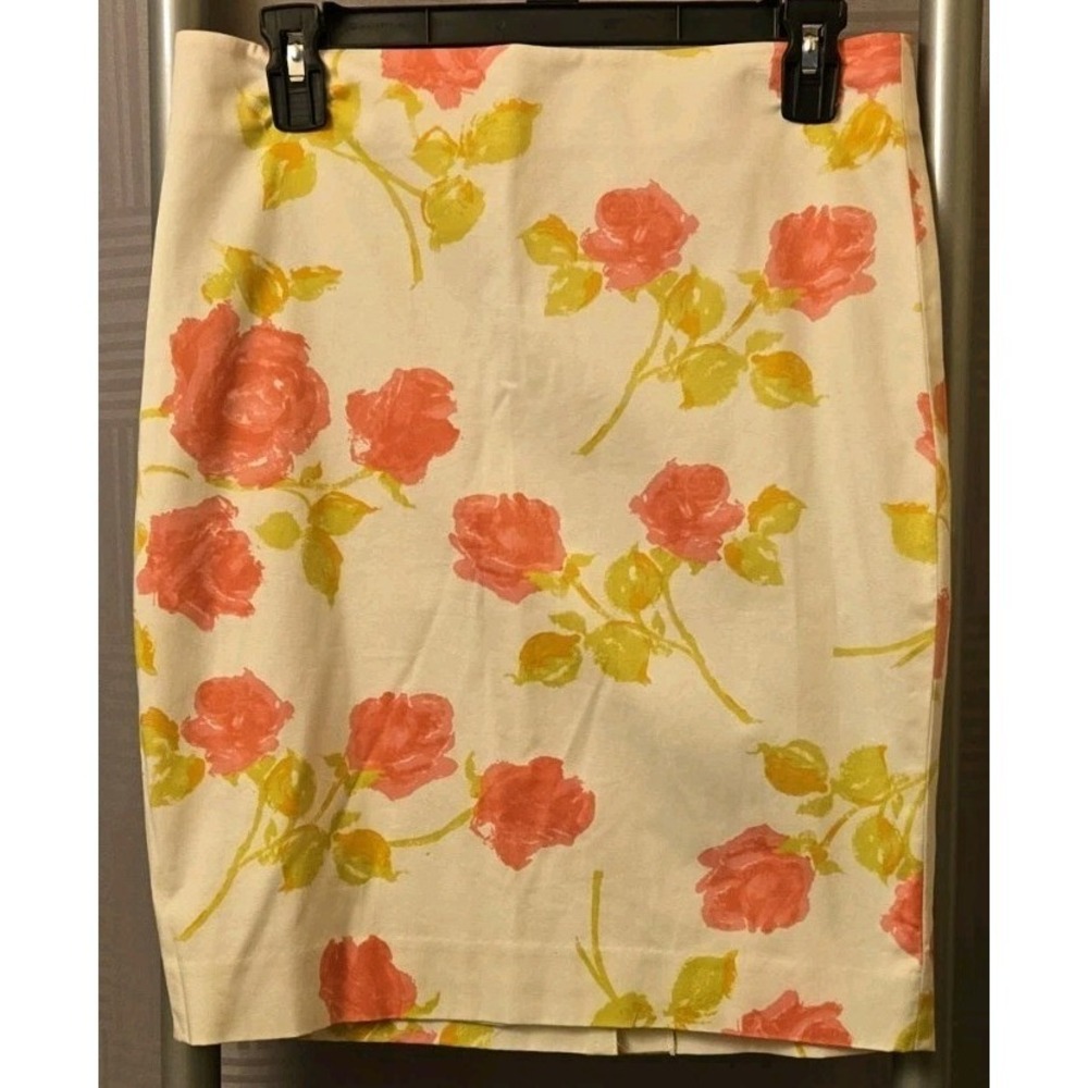 Ann Taylor Petite Floral Skirt Sz 6P White Pink Roses Pencil Stretch Back Zipper